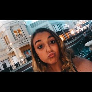 Meet your Posher, Riley